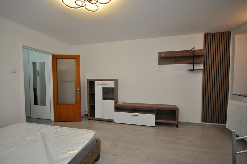 Drumul Taberei, metrou Favorit garsoniera renovata, totul este nou